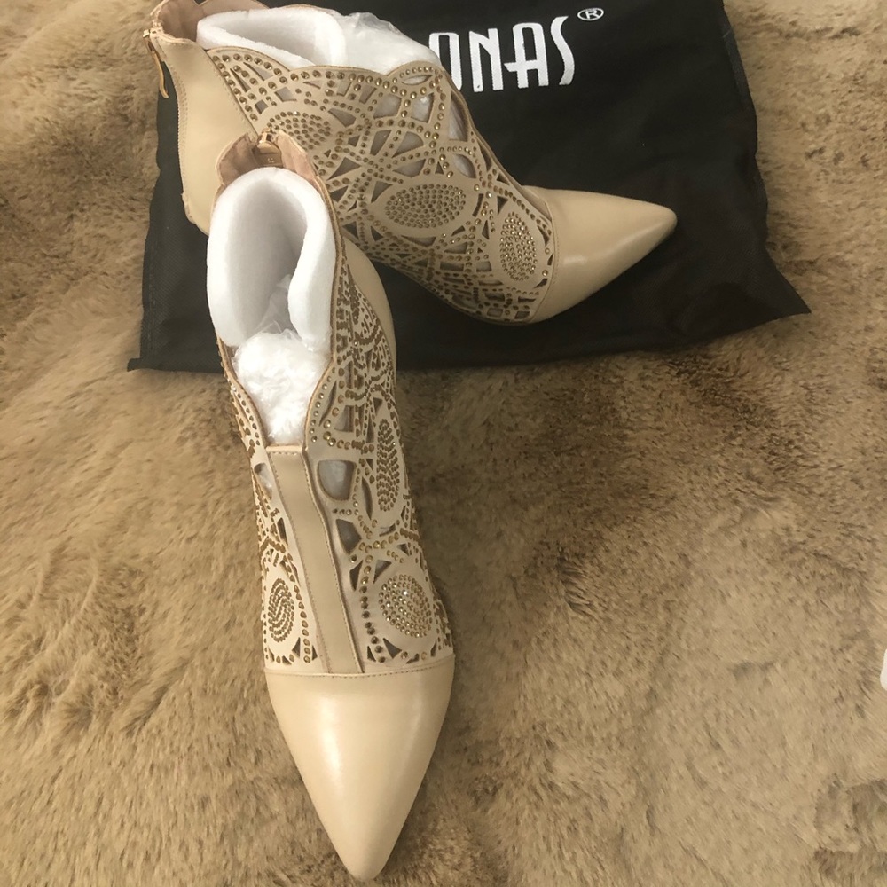 Beautiful Fedona booties